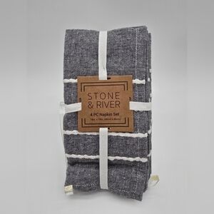 NWT Stone & River 4Pc Napkin Set 18x18in Gray And White